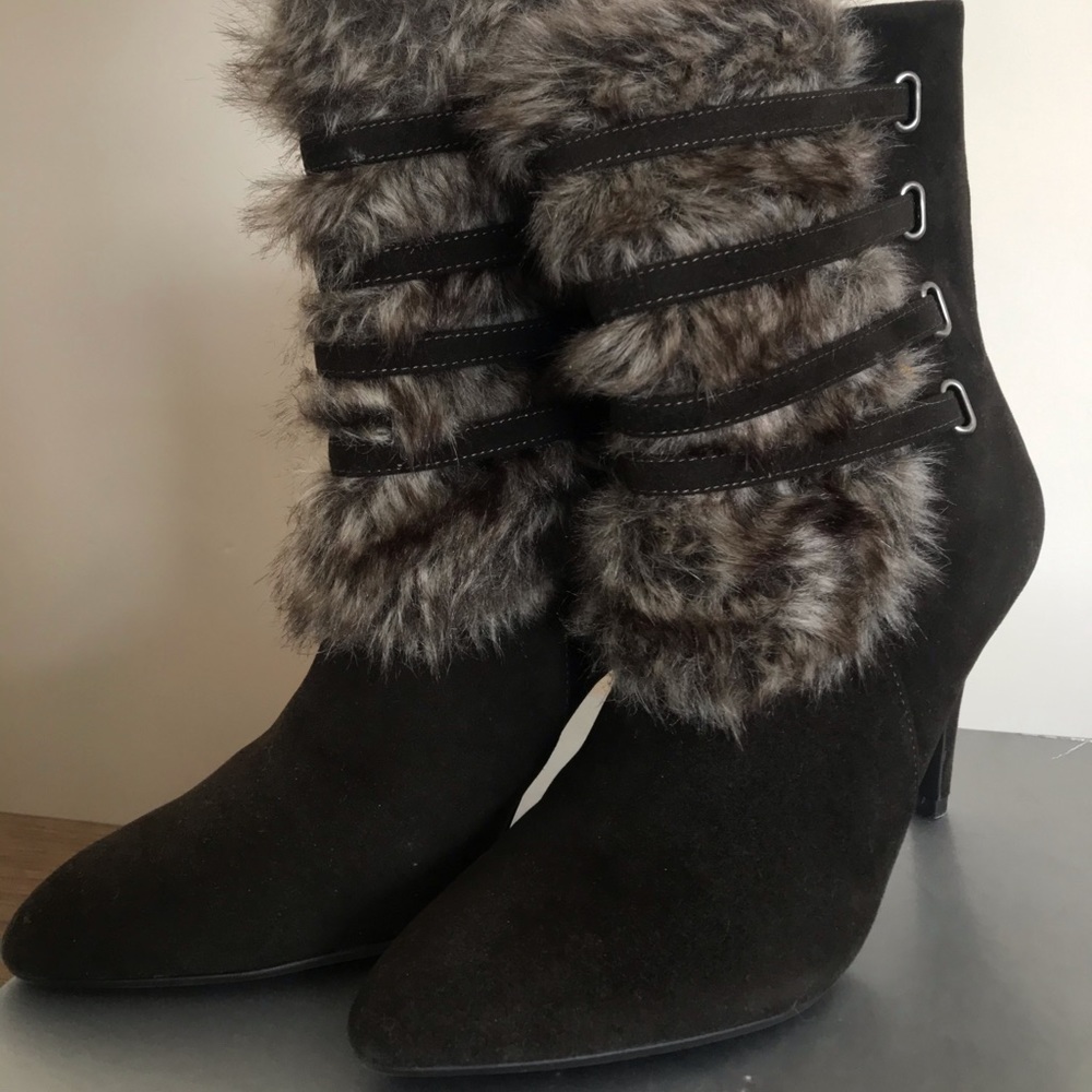 Cute faux fur style winter fall boots